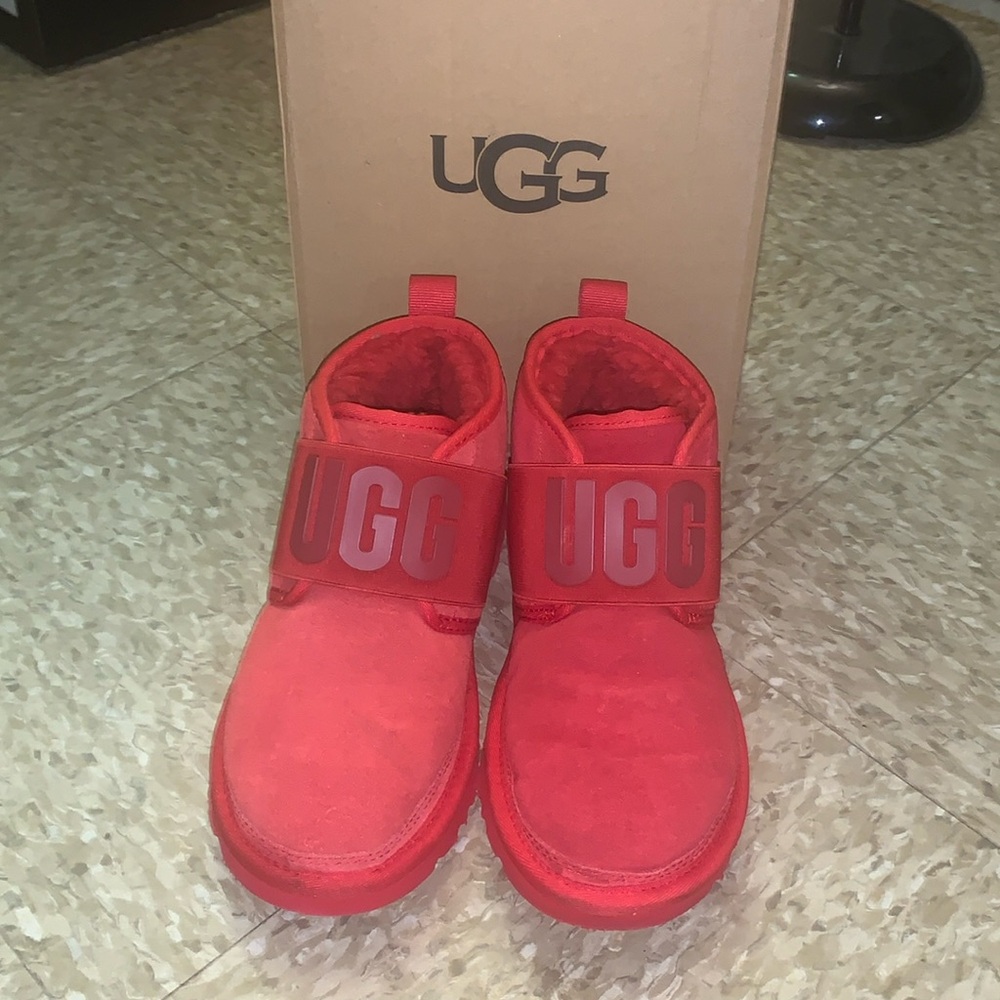 Real UGGs!! Women’s size 6 Neumell